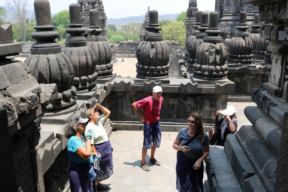 Our excellent guide explaining details and history of Borobudur